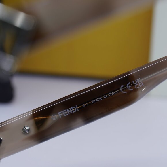 Final Price! Fendi FE40140U 56N Sunglasses - Picture 8 of 9